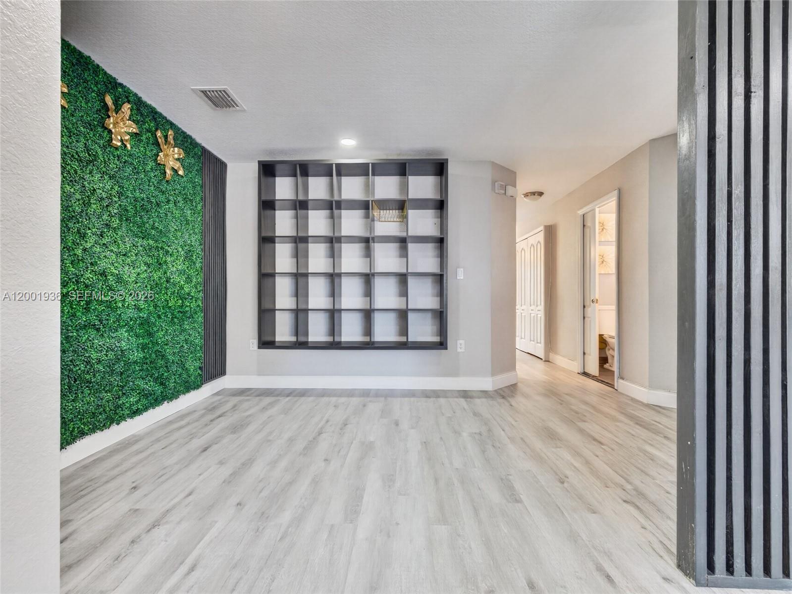 MELROSE POINT CONDO - Residential Lease