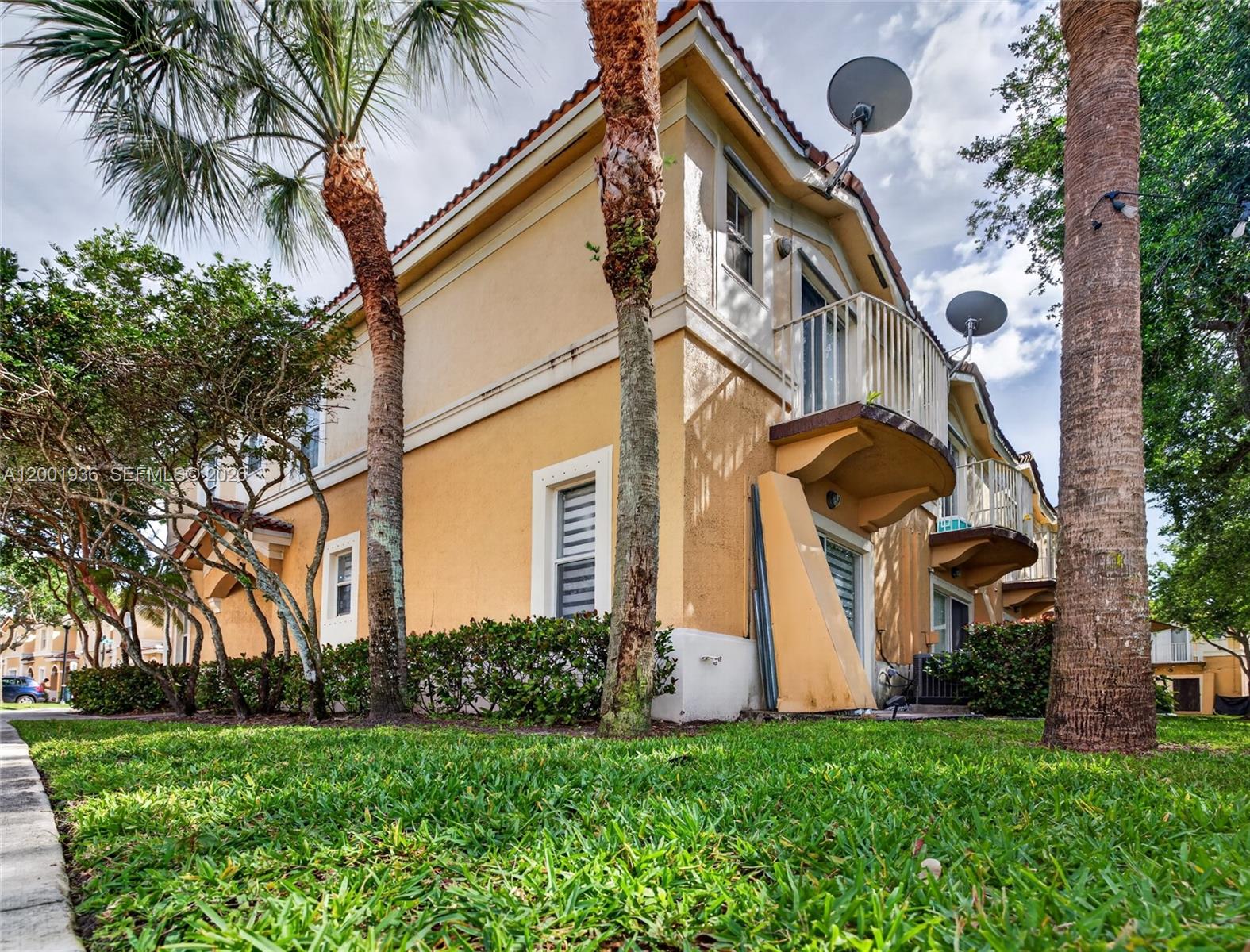 MELROSE POINT CONDO - Residential Lease