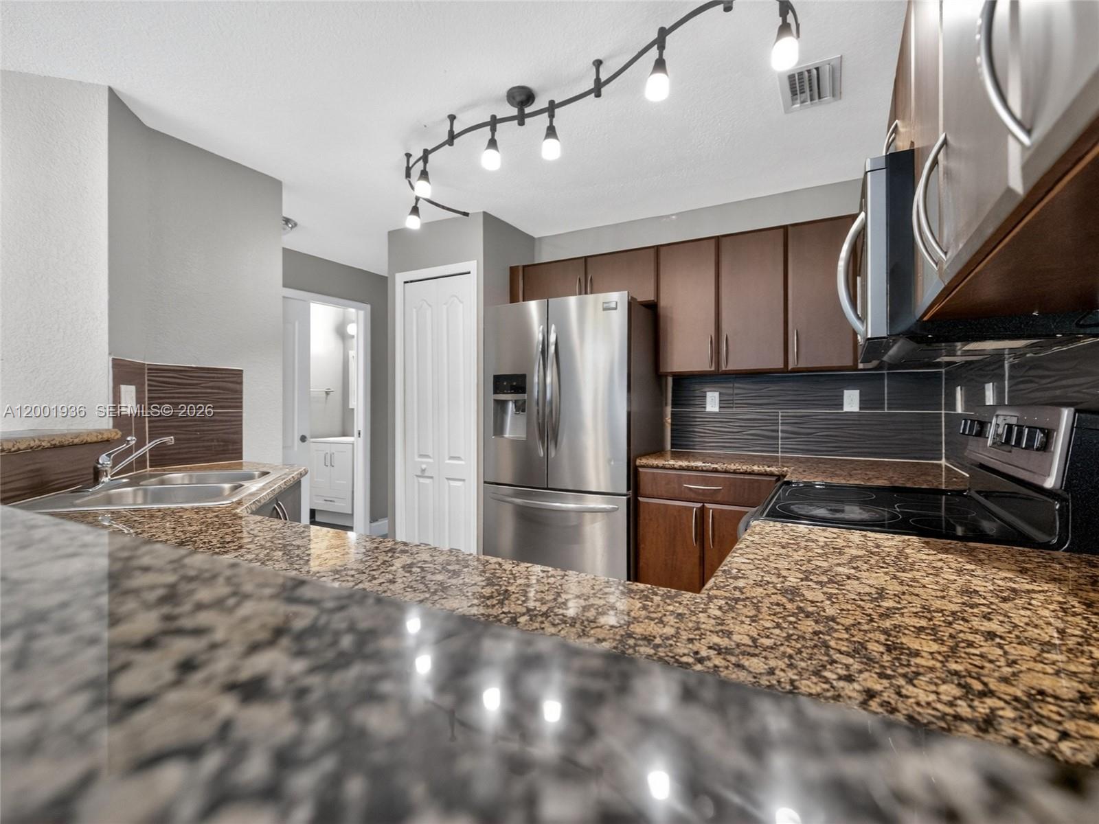 MELROSE POINT CONDO - Residential Lease