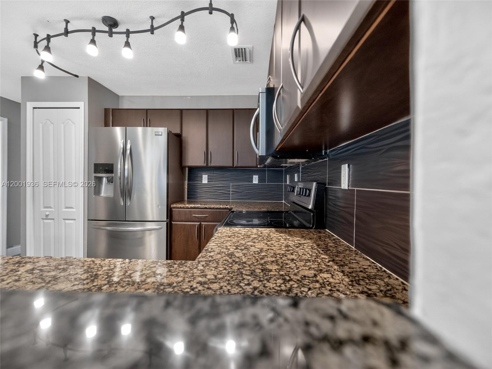 MELROSE POINT CONDO - Residential Lease