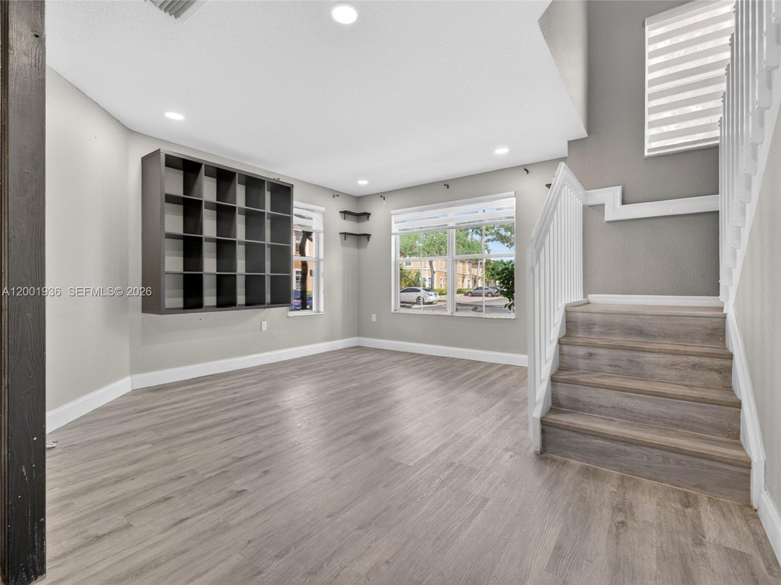 MELROSE POINT CONDO - Residential Lease