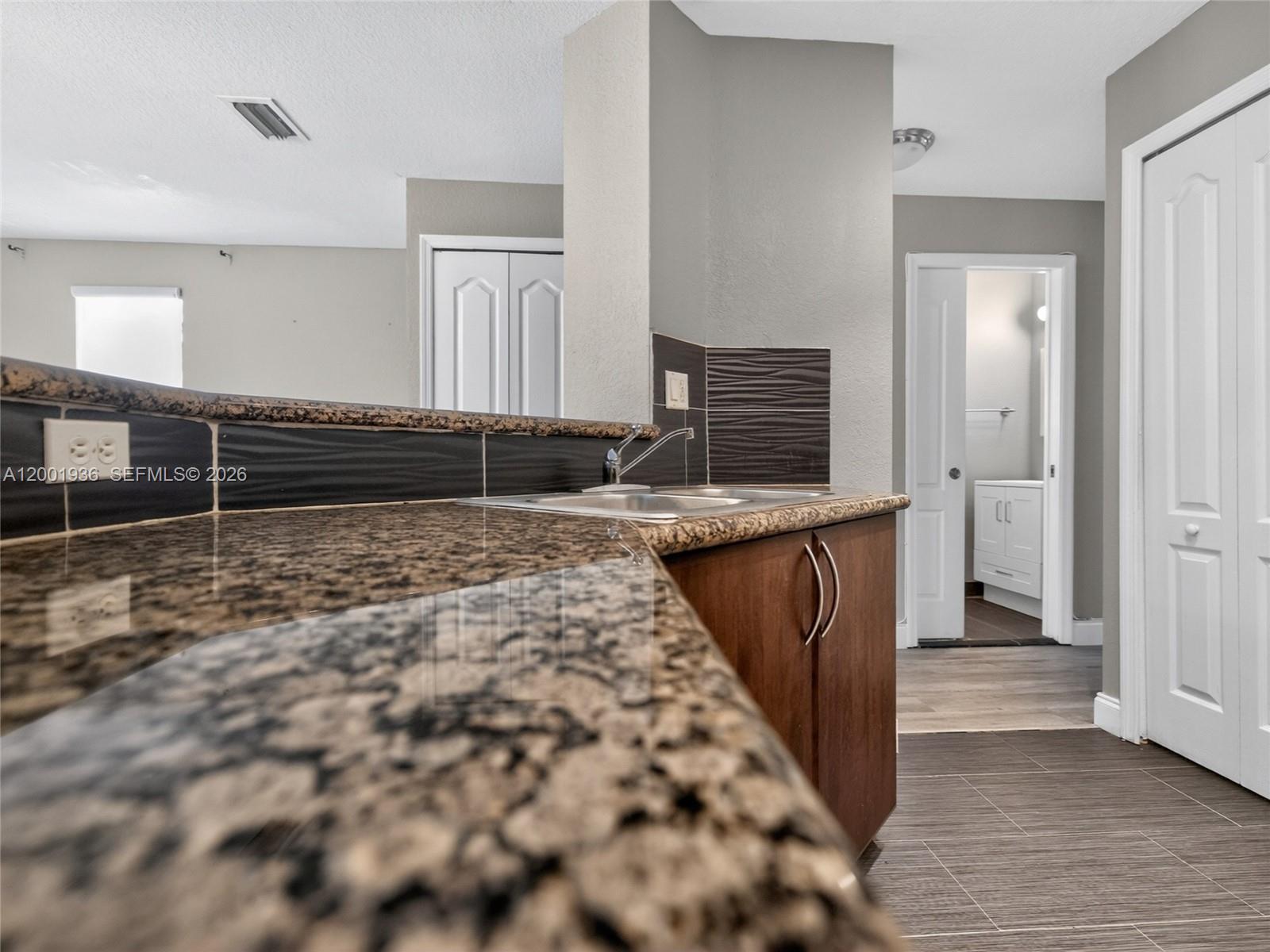 MELROSE POINT CONDO - Residential Lease