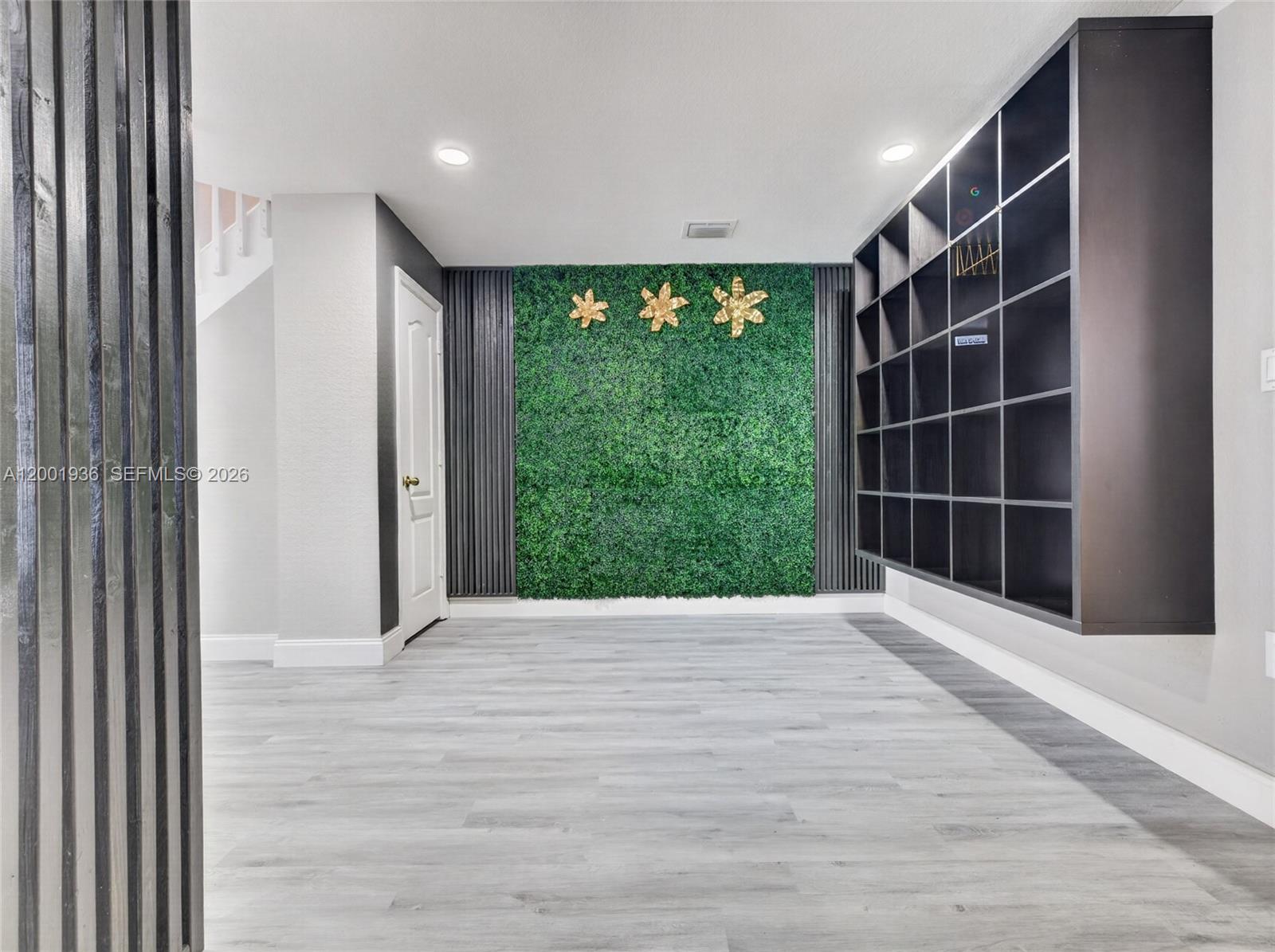 MELROSE POINT CONDO - Residential Lease