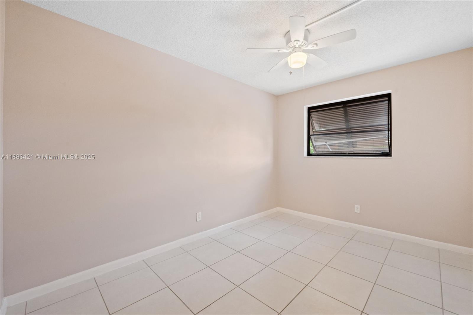 PEMBROKE LAKES SECTION SE - Residential