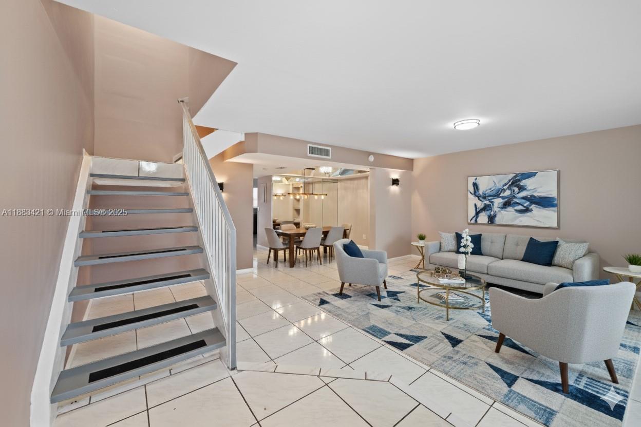 PEMBROKE LAKES SECTION SE - Residential