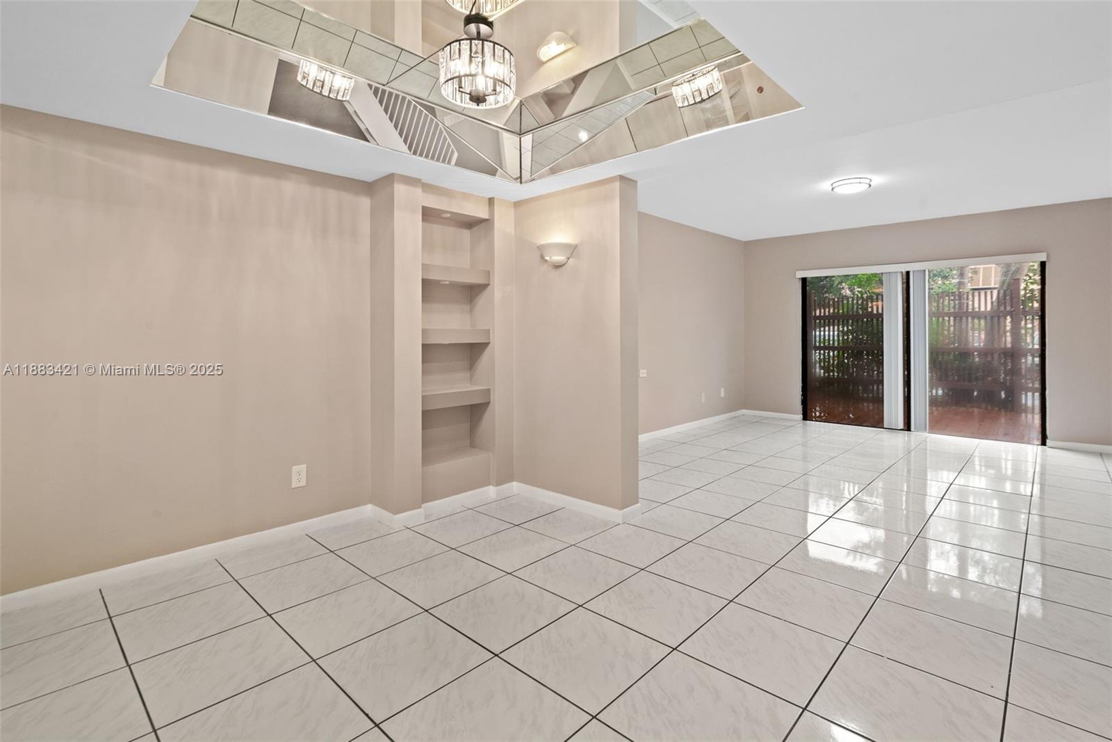 PEMBROKE LAKES SECTION SE - Residential