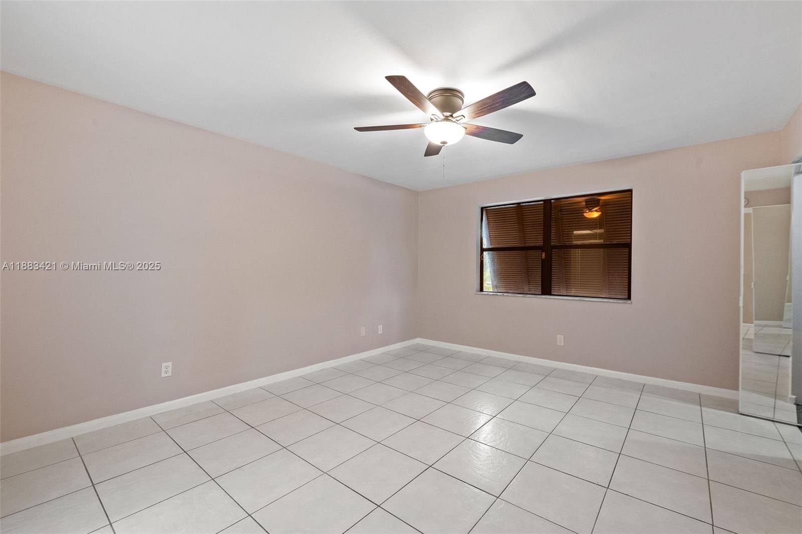 PEMBROKE LAKES SECTION SE - Residential