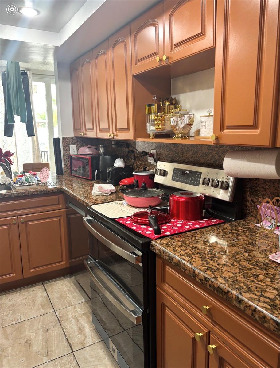 VERSAILLE GARDENS I CONDO - Residential