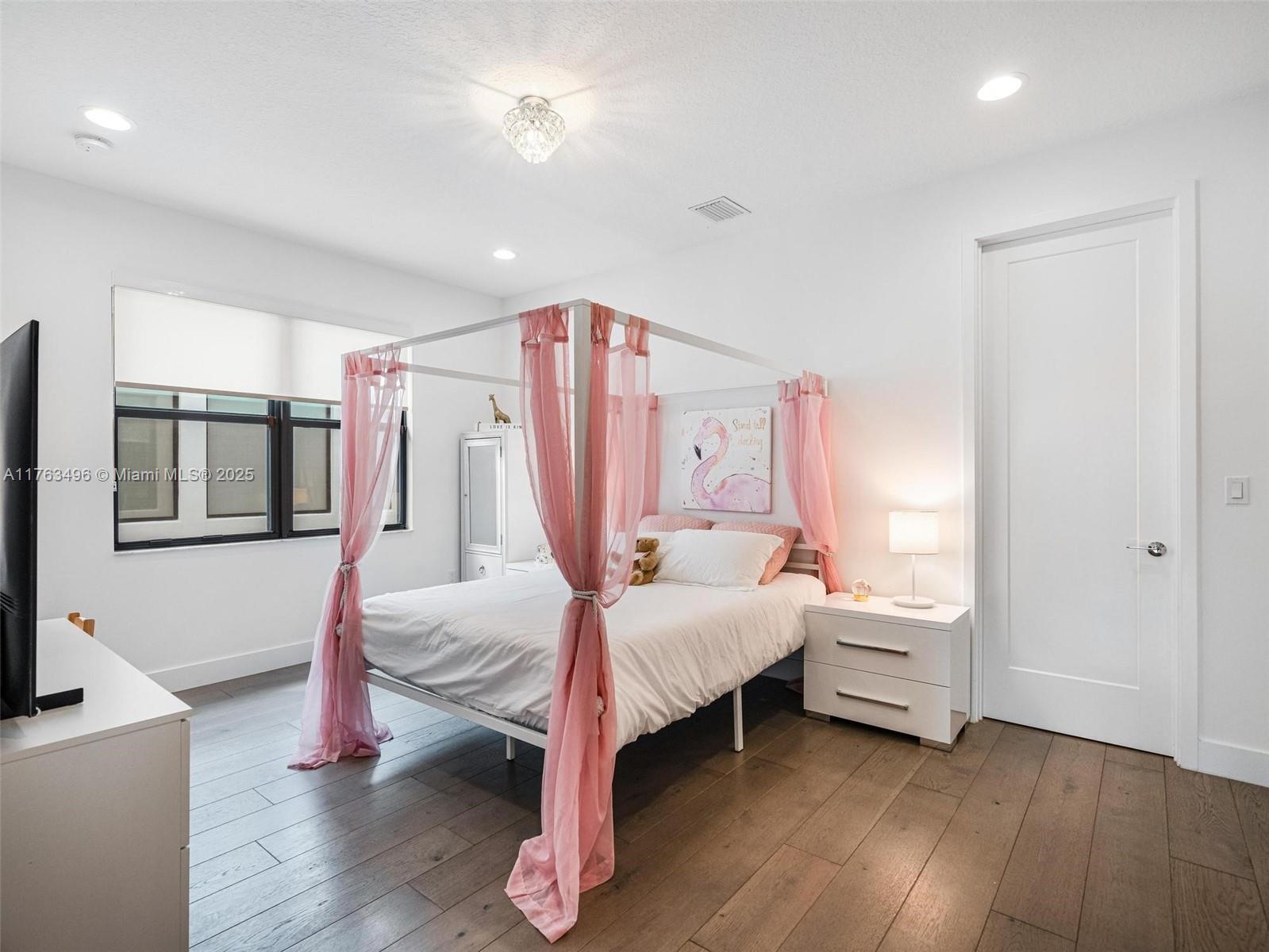 LOTUS PALM - Residential Lease