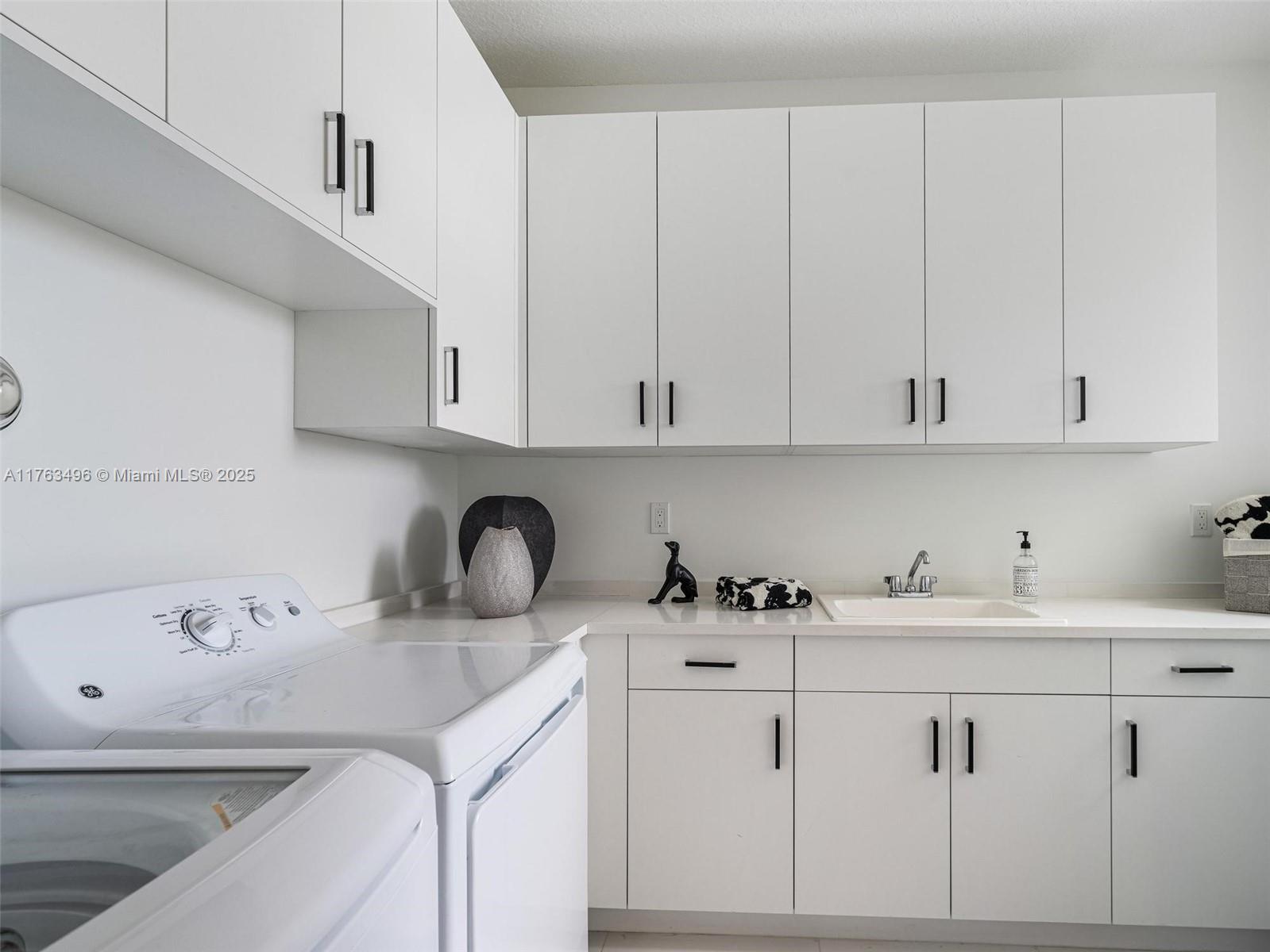 LOTUS PALM - Residential Lease