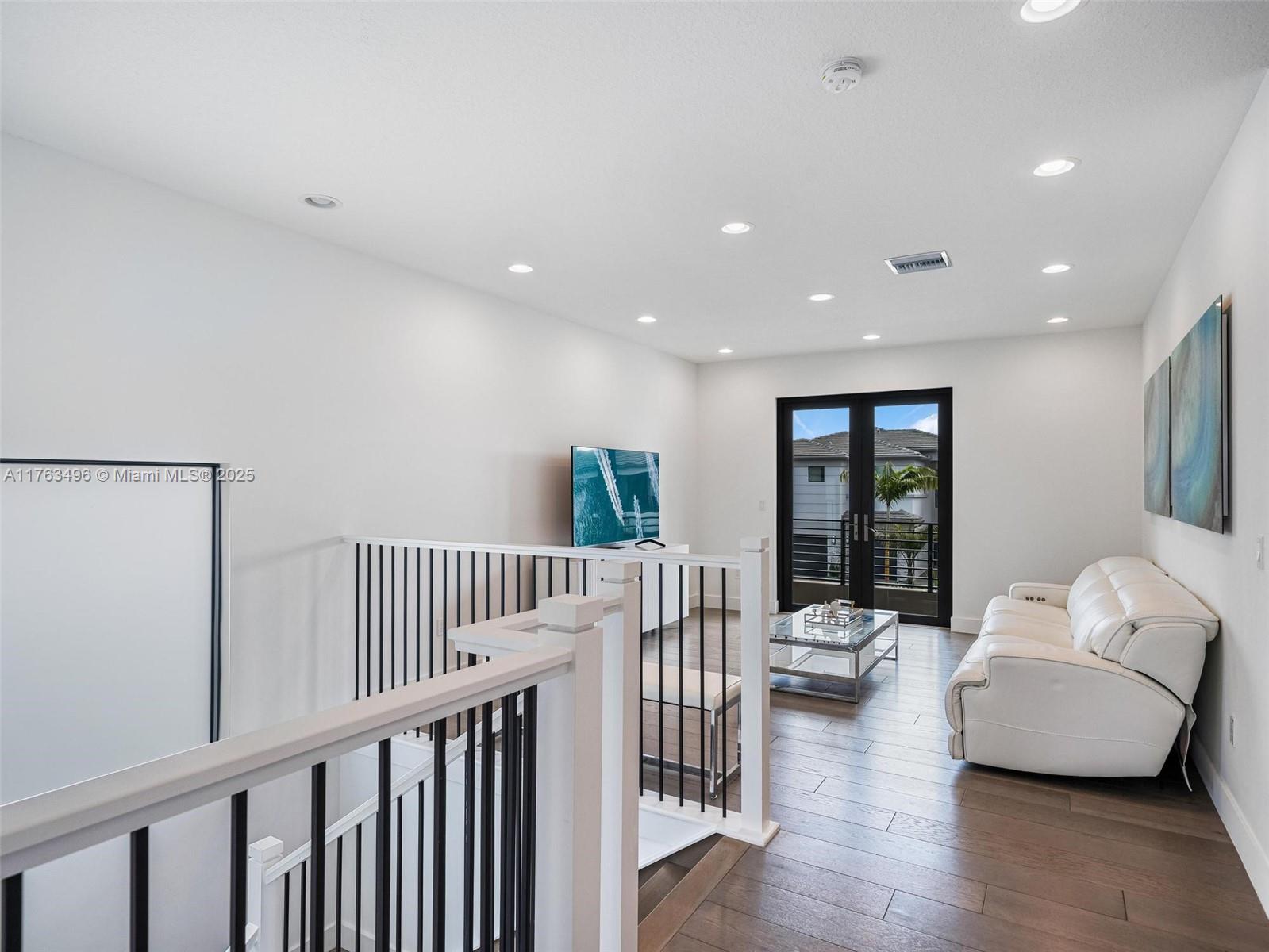 LOTUS PALM - Residential Lease