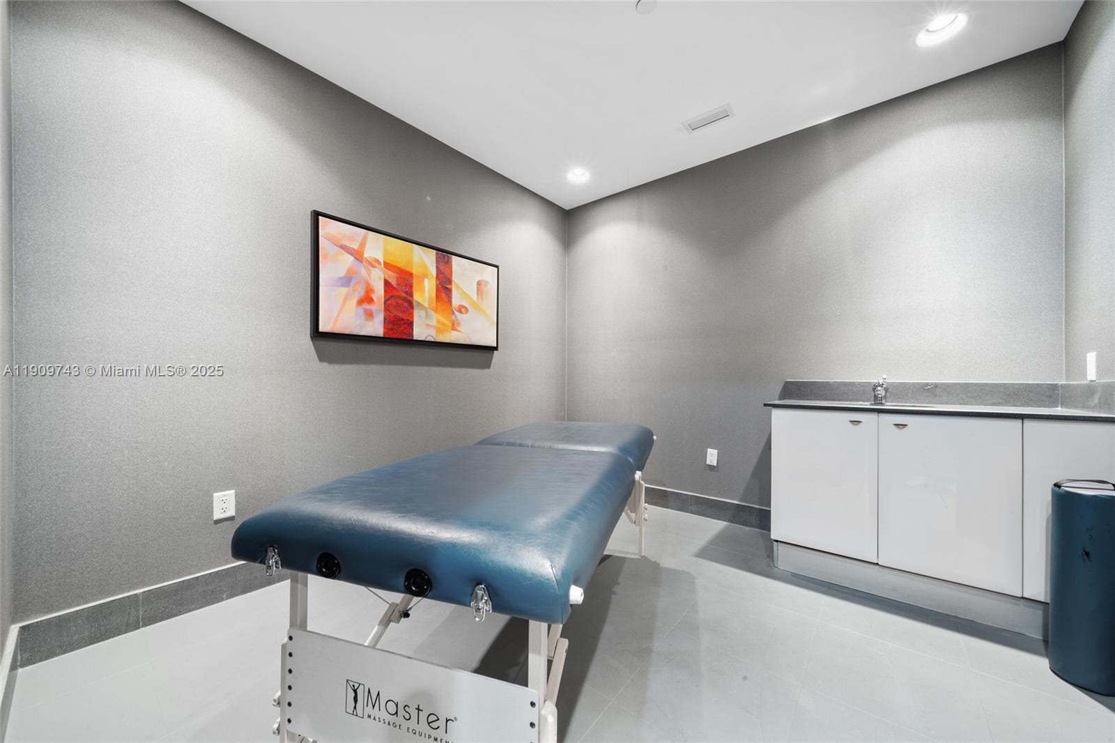 AZURE CONDO - Residential