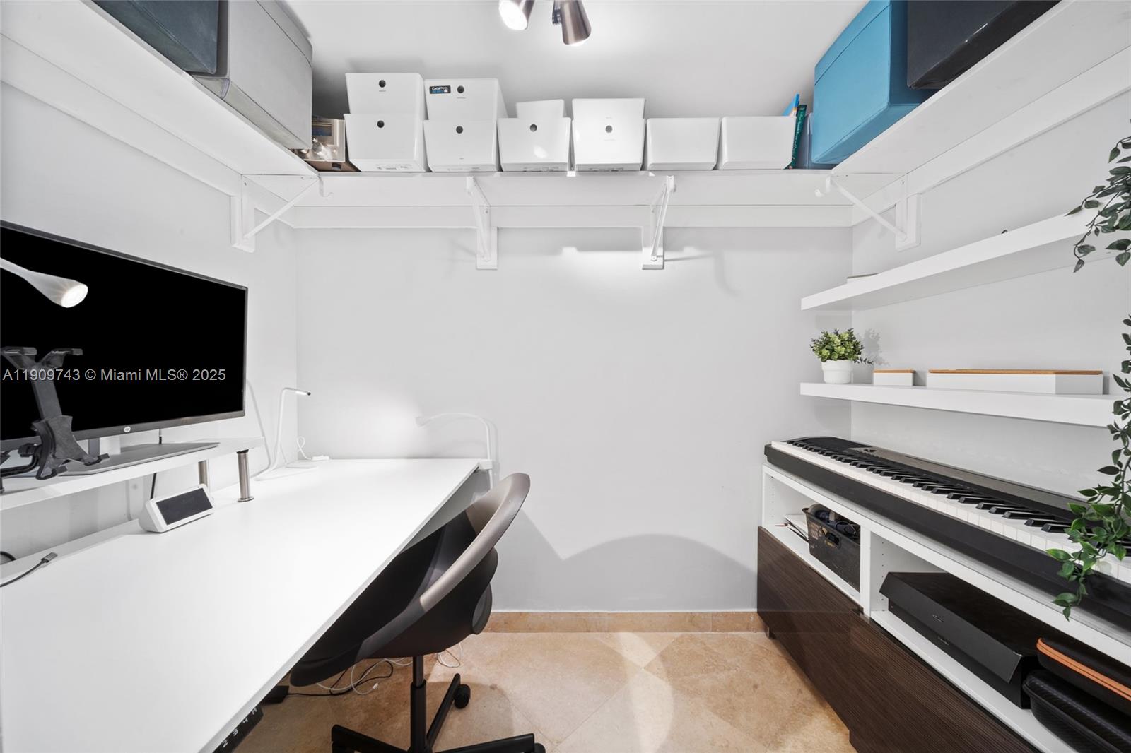 AZURE CONDO - Residential