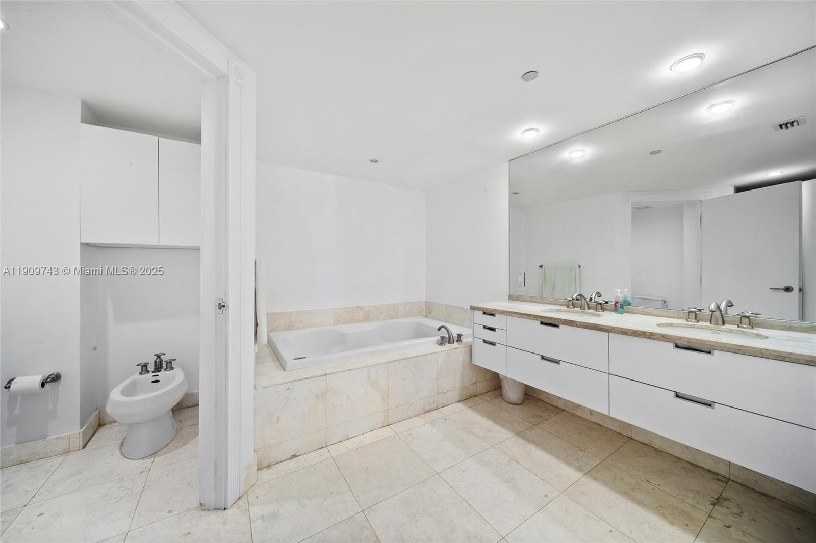 AZURE CONDO - Residential