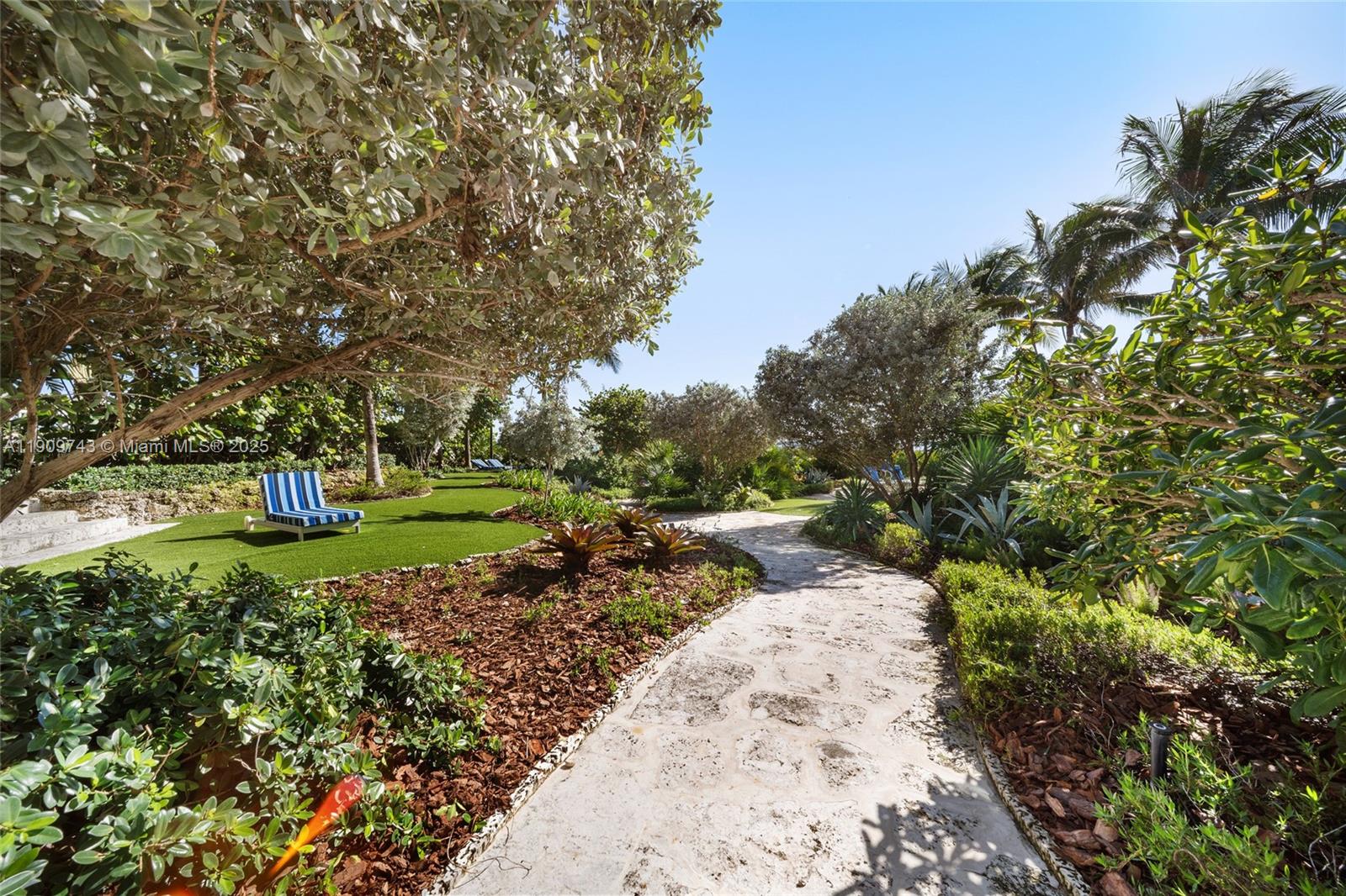 AZURE CONDO - Residential