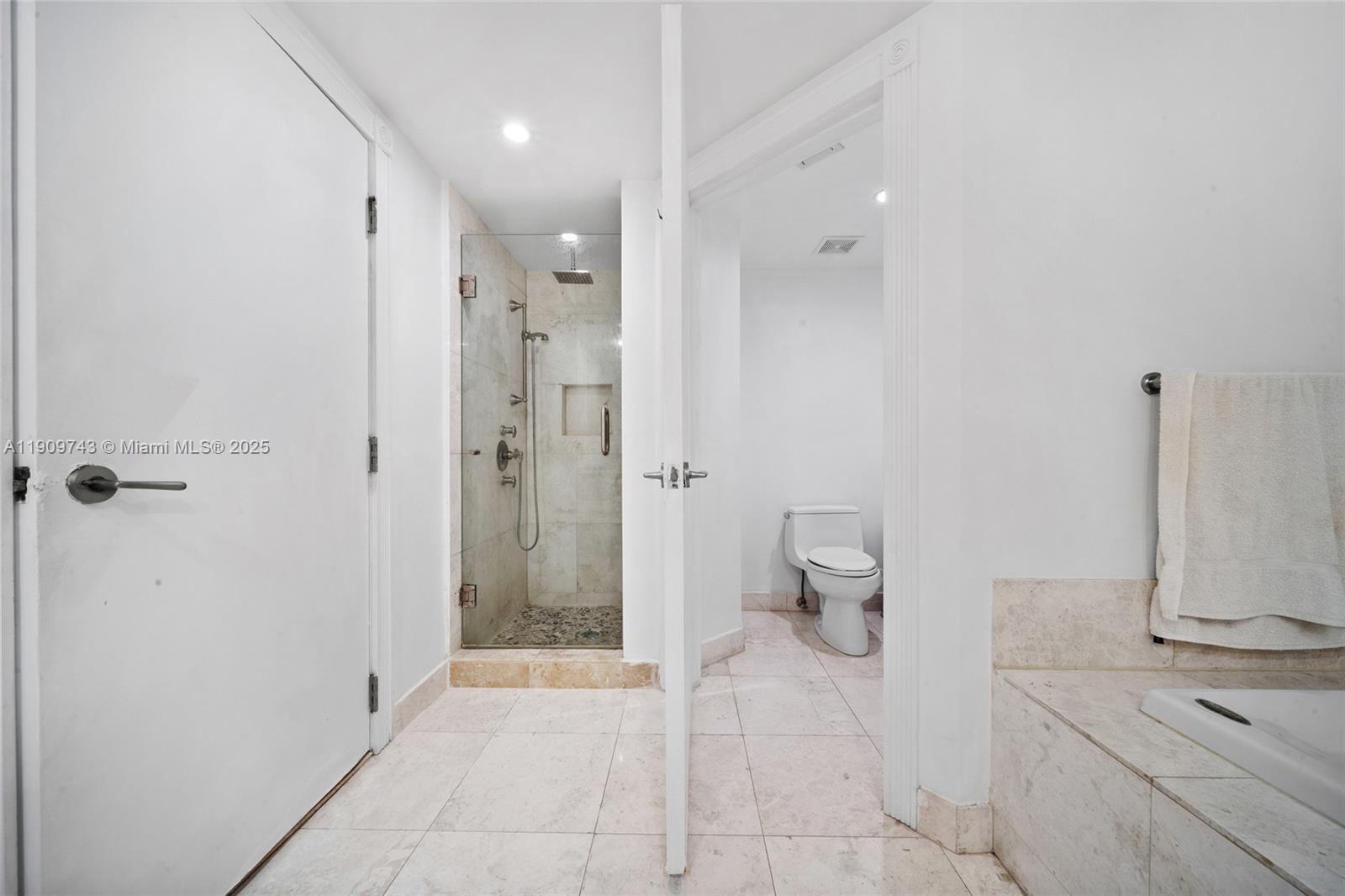 AZURE CONDO - Residential