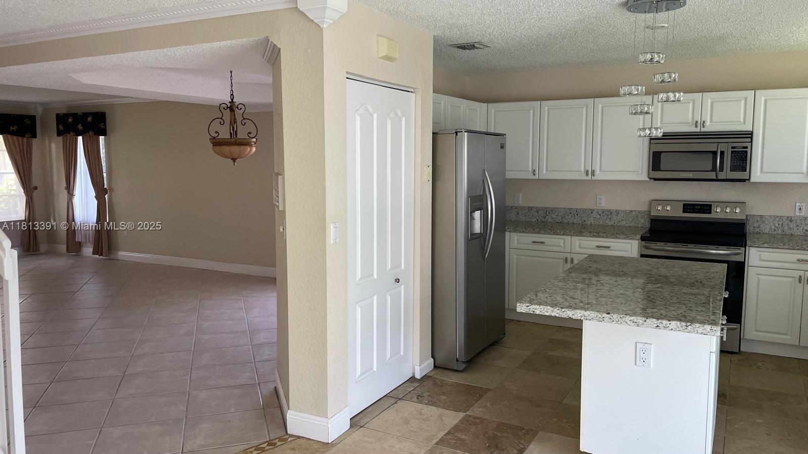 LAKES BY THE BAY SEC 10 - Residential Lease