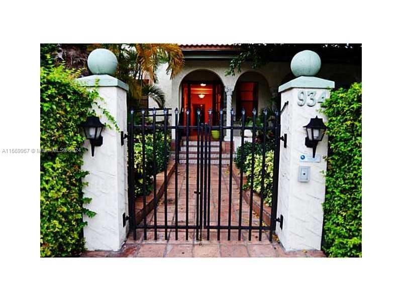 VENETIAN MANOR CONDO - Residential