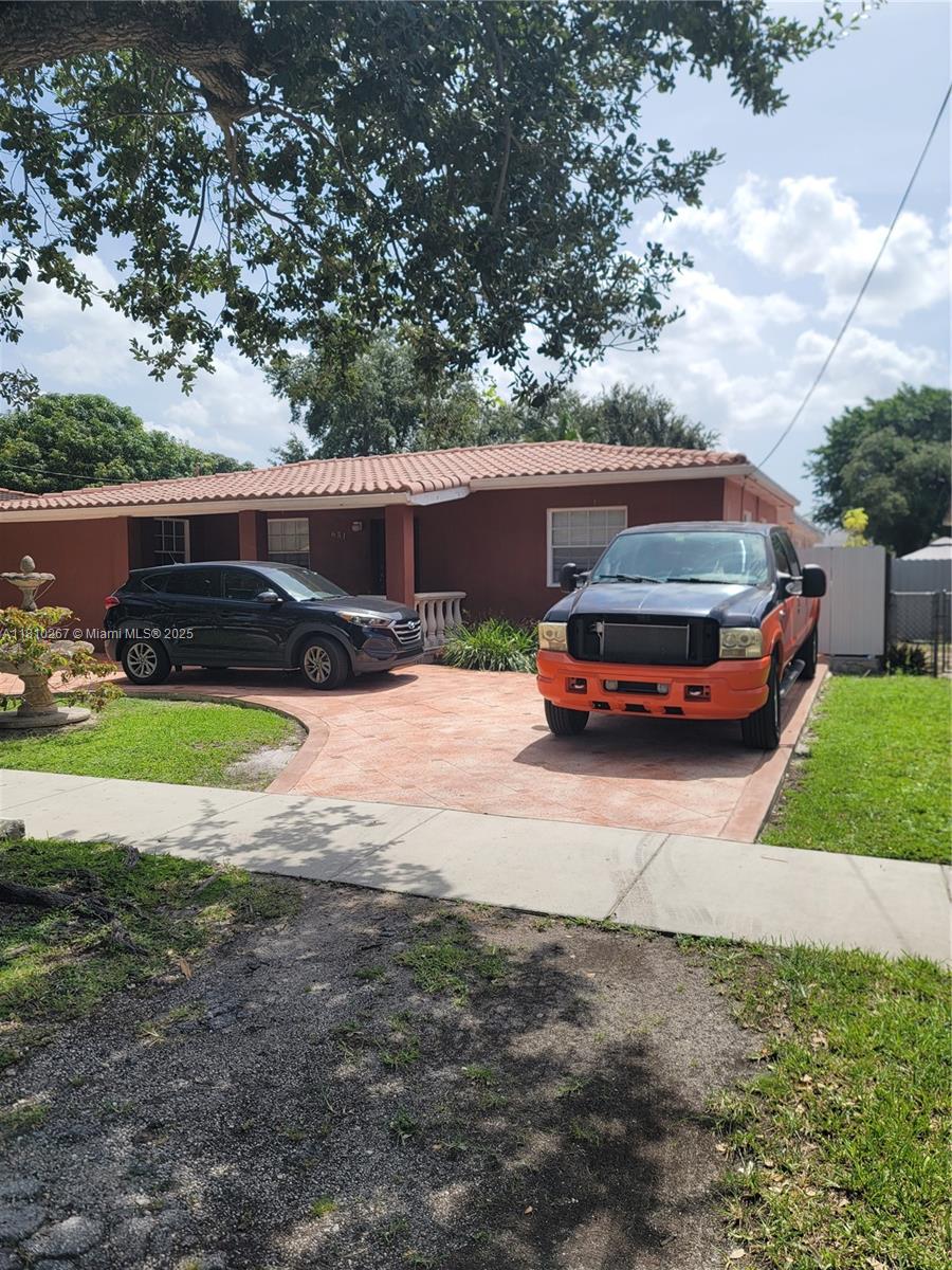 651 Sw 66th Ave 2, Miami, Broward County, Florida - 2 Bedrooms  
1 Bathrooms - 