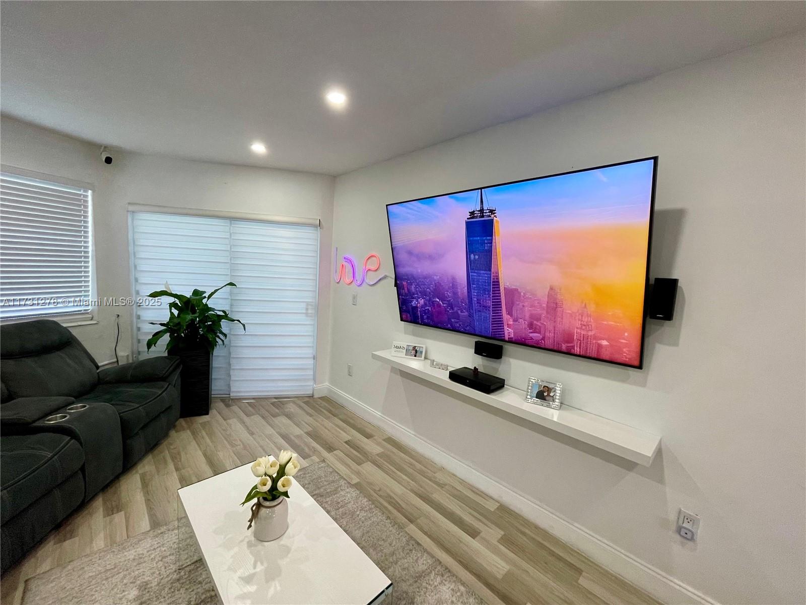 SKY LAKE GARDENS NO 3 CON - Residential