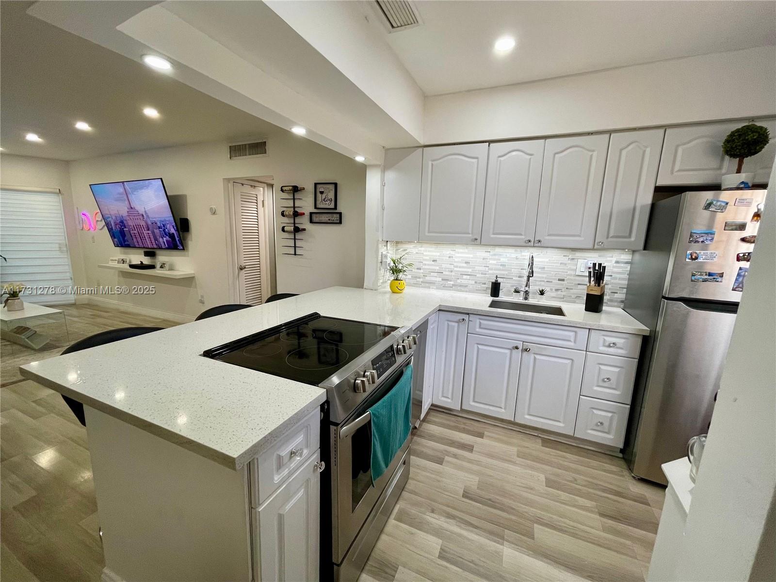 SKY LAKE GARDENS NO 3 CON - Residential