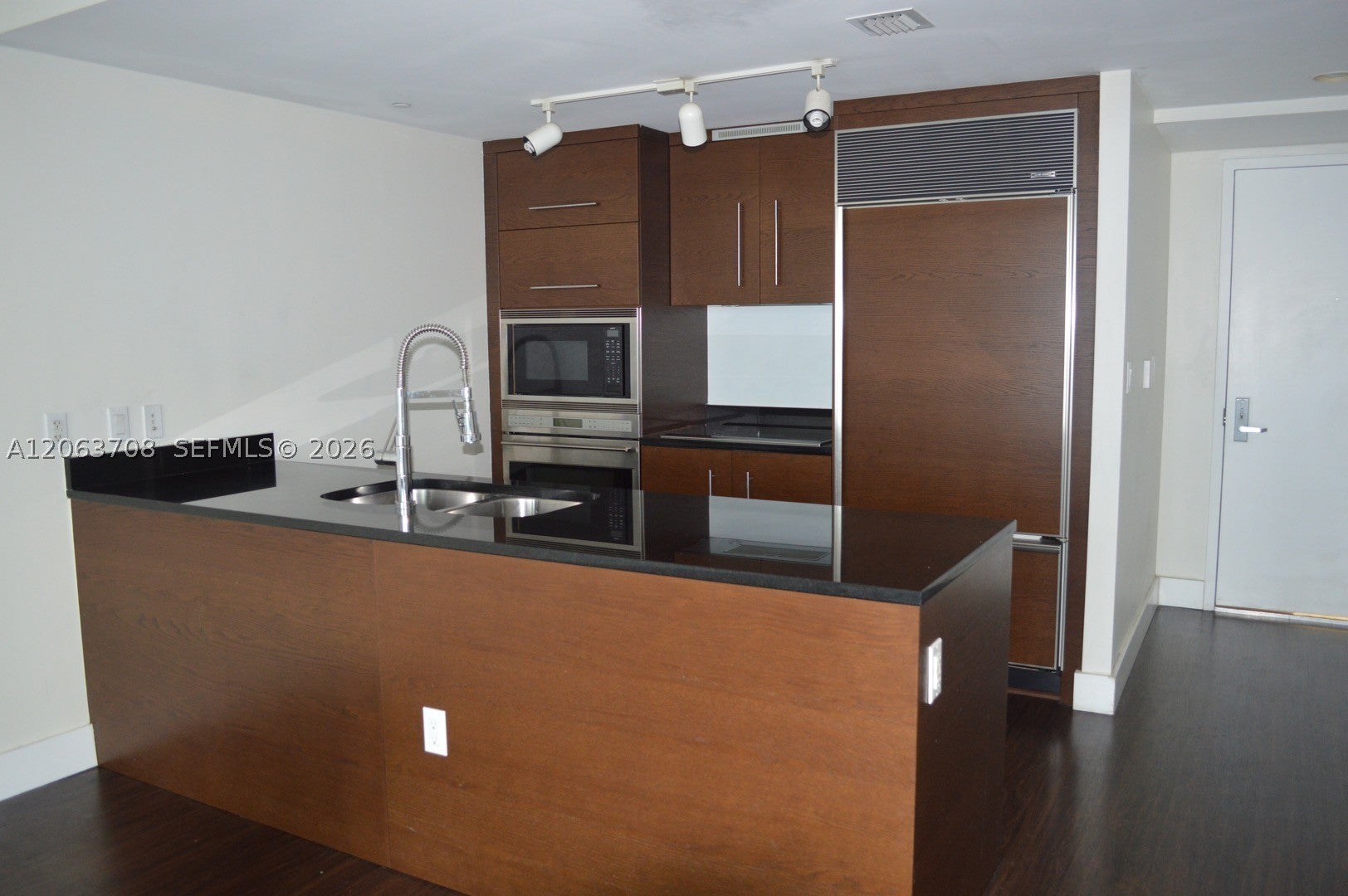 475 Brickell Ave 1814