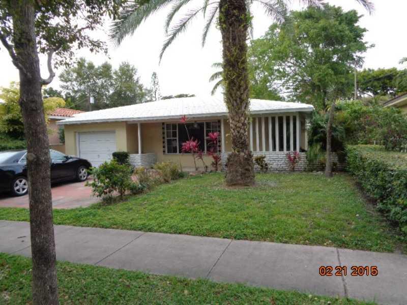 BRAND NEW ROOF!! EXCELLENT LOCATION, WELL MAINTAINED HOME, READY TO MOVE IN OR UPDATE TO TASTE! OFFERS MUST BE ON ATTACHED DOCUMENTS, WITH D.U. APPROVAL (OR CURRENT PROOF OF FUNDS IF CASH), AND COPY OF THE DEPOSIT CHECK. CLICK ON "ATTACHMENTS" TO DOWNLO AD REQUIRED DOCUMENTS. DO NOT FAX OR EMAIL OFFERS (USE THE SUBMIT OFFER LINK ABOVE)! SELLER TO PAY OWNERS TITLE POLICY AND SELECT CLOSING AGENT. REALTORS: PLEASE READ BROKER REMARKS BELOW!