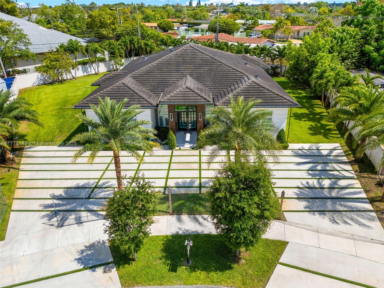 5815 Sw 107th Pl, Miami, Broward County, Florida - 4 Bedrooms  
4 Bathrooms - 