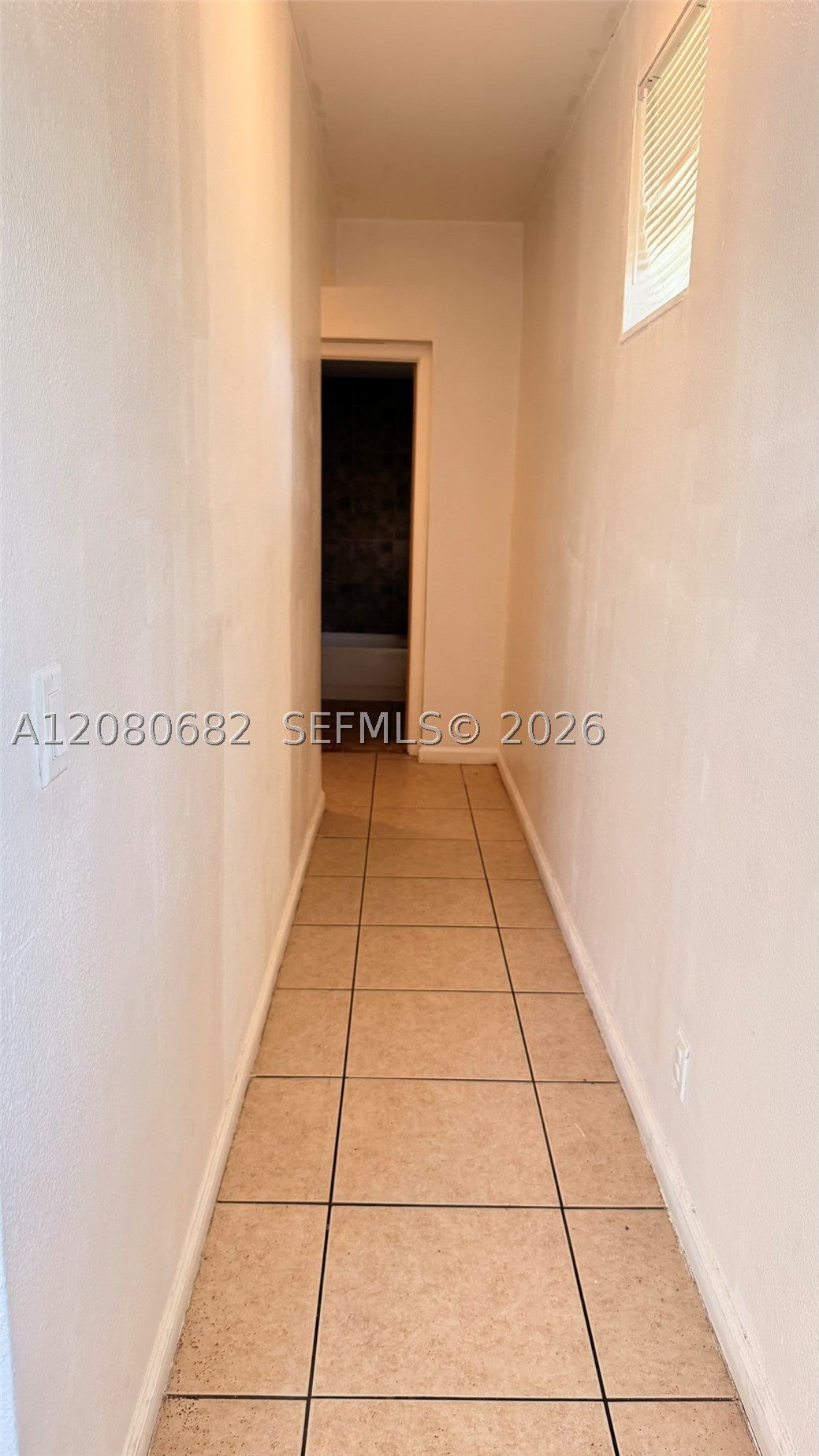 640 SW 9th Court 02
