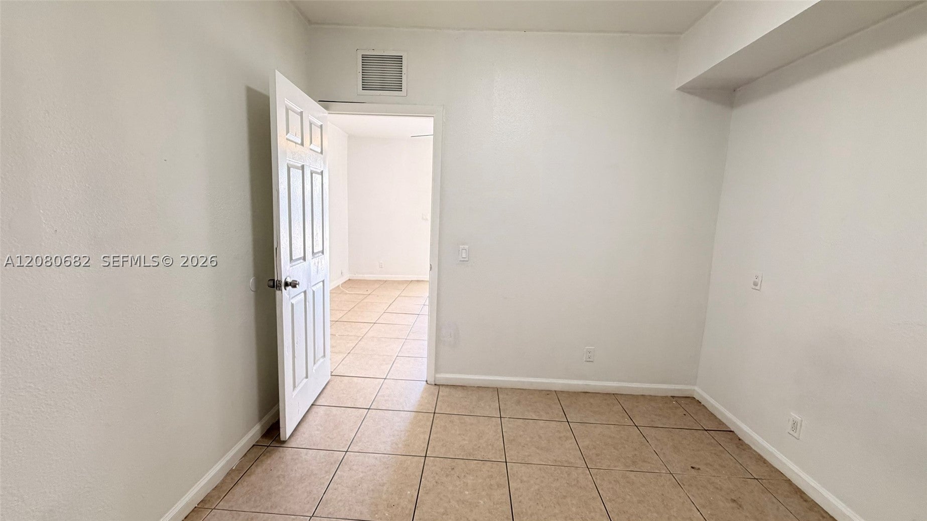 640 SW 9th Court 02
