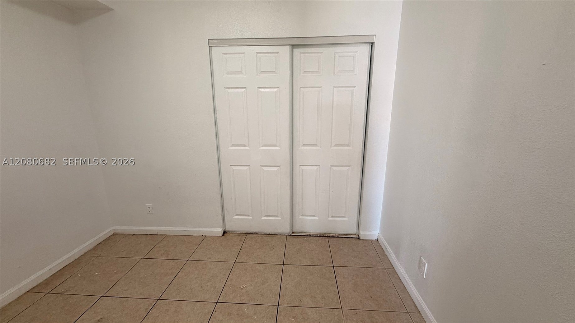 640 SW 9th Court 02