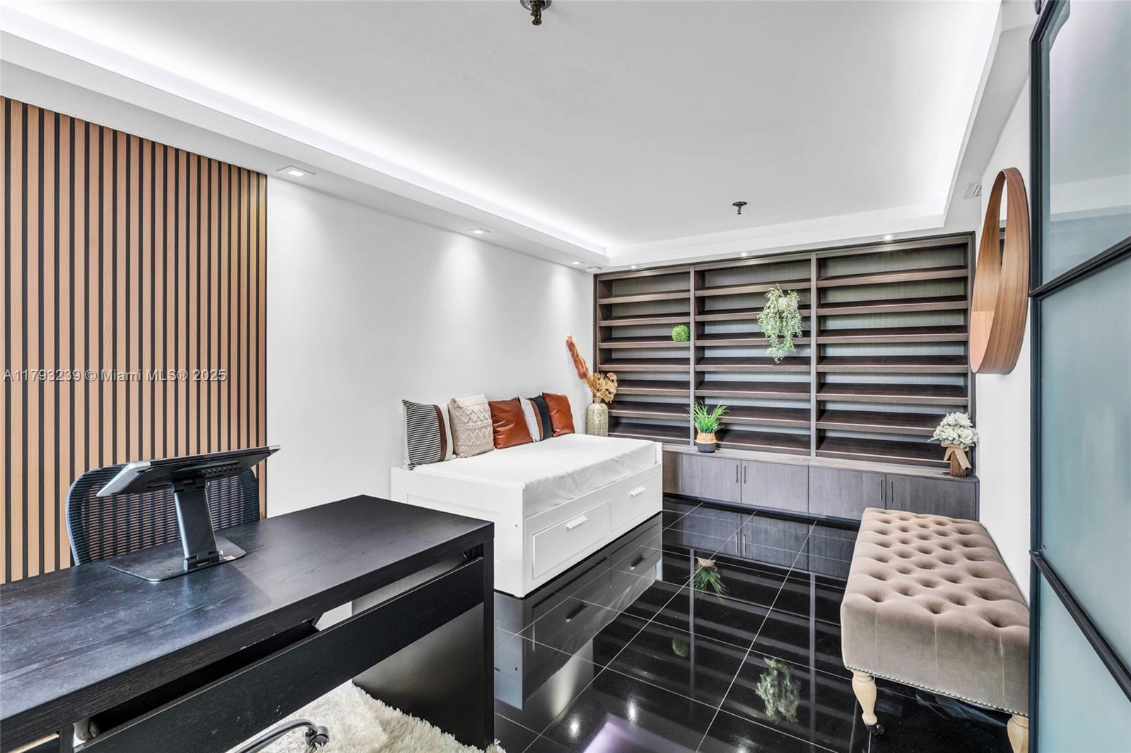 COCO WOOD CONDO - Residential