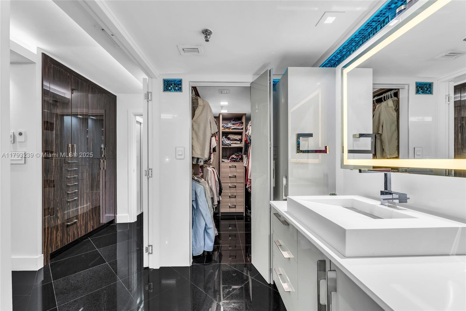 COCO WOOD CONDO - Residential