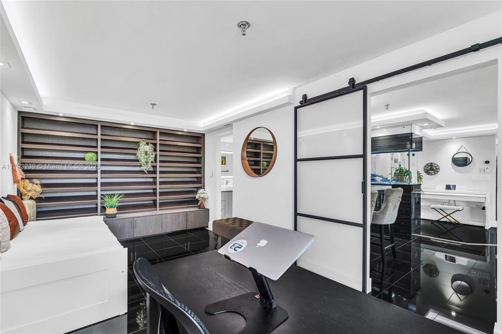 COCO WOOD CONDO - Residential