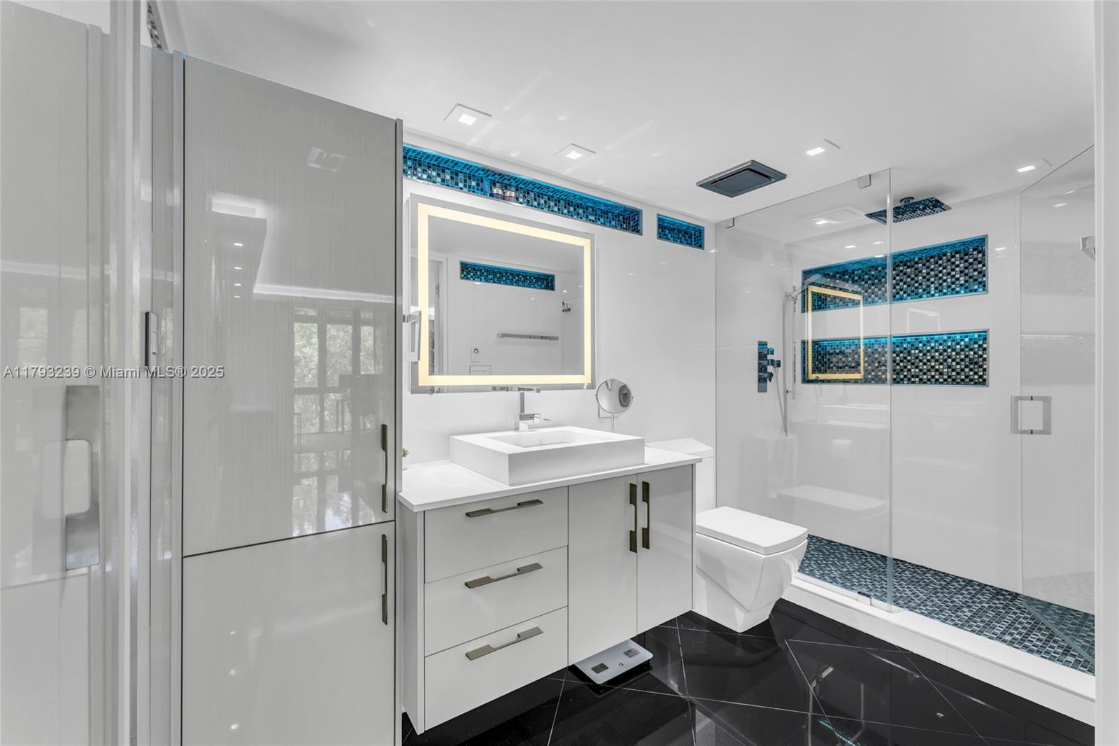 COCO WOOD CONDO - Residential