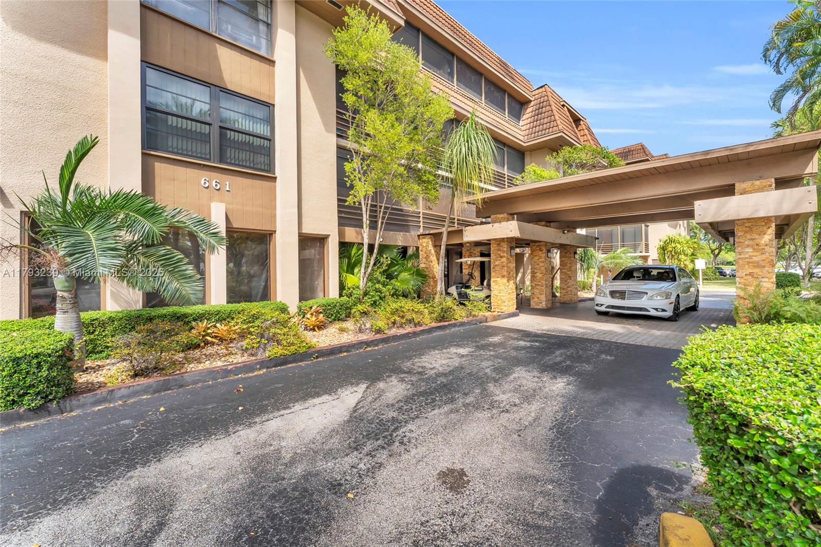 COCO WOOD CONDO - Residential