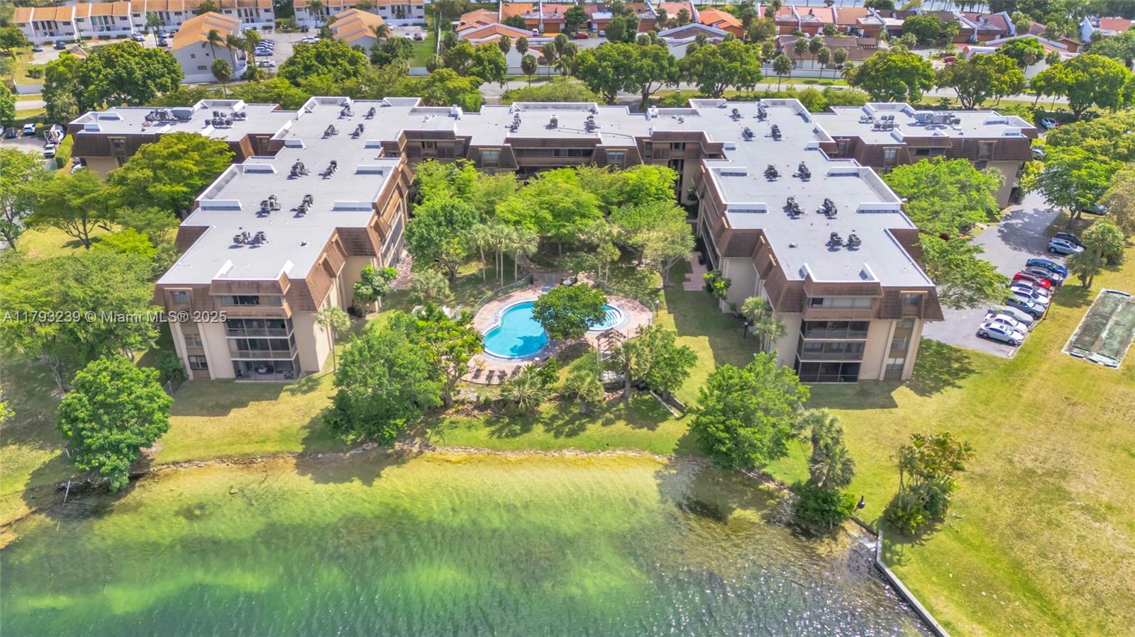 COCO WOOD CONDO - Residential