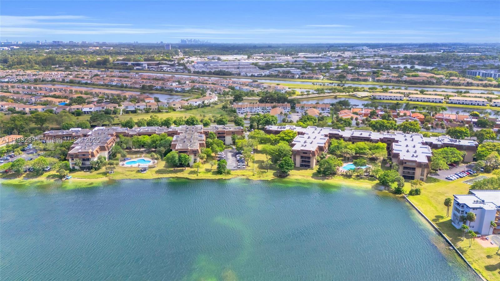 COCO WOOD CONDO - Residential