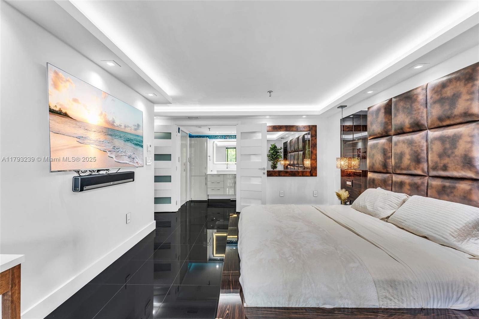 COCO WOOD CONDO - Residential