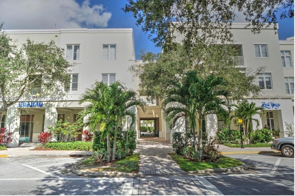 Photo of 1209 Main St #315, Jupiter, FL 33458 (MLS # A12000301)