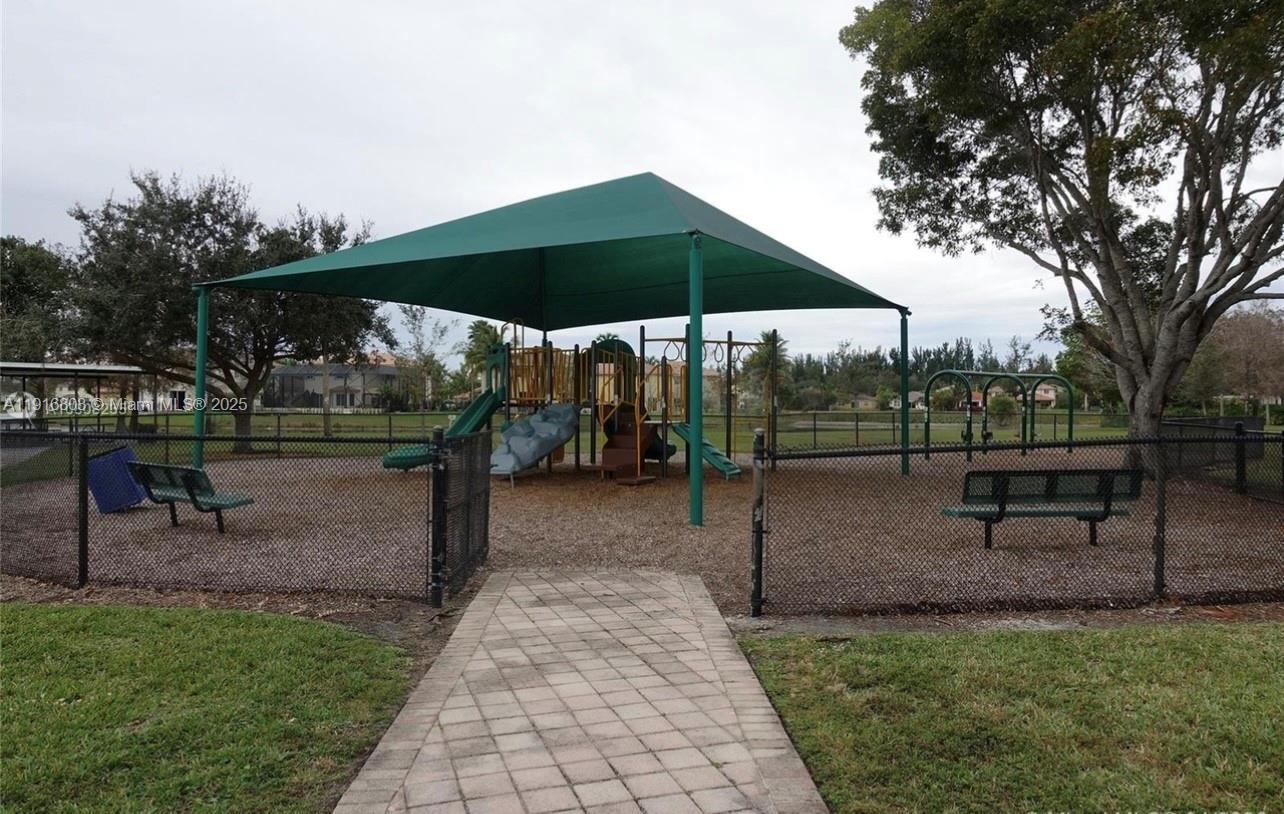 CRYSTAL POINTE - Residential Lease