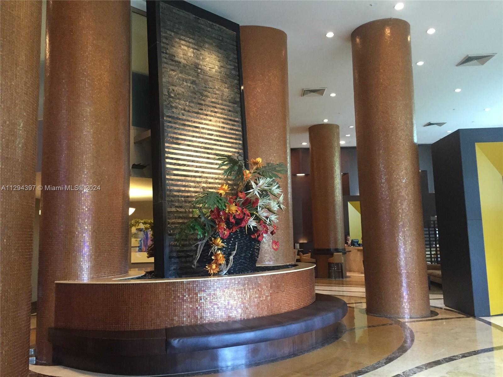 TRUMP INTERNATIONAL SONES - Residential