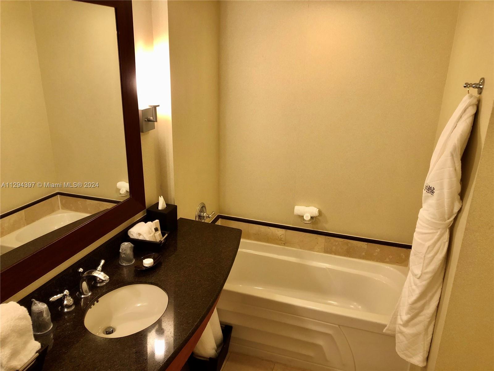 TRUMP INTERNATIONAL SONES - Residential