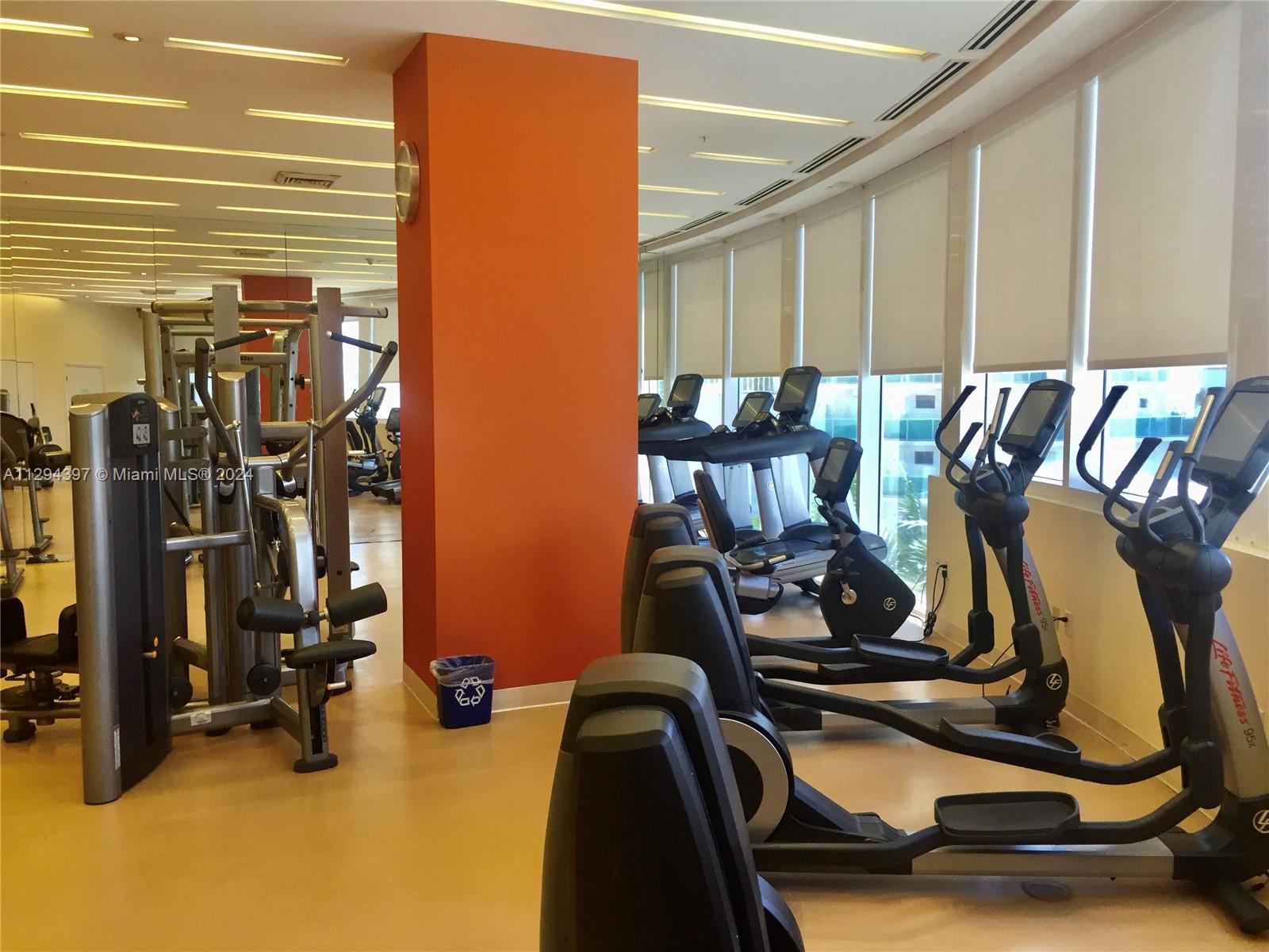 TRUMP INTERNATIONAL SONES - Residential