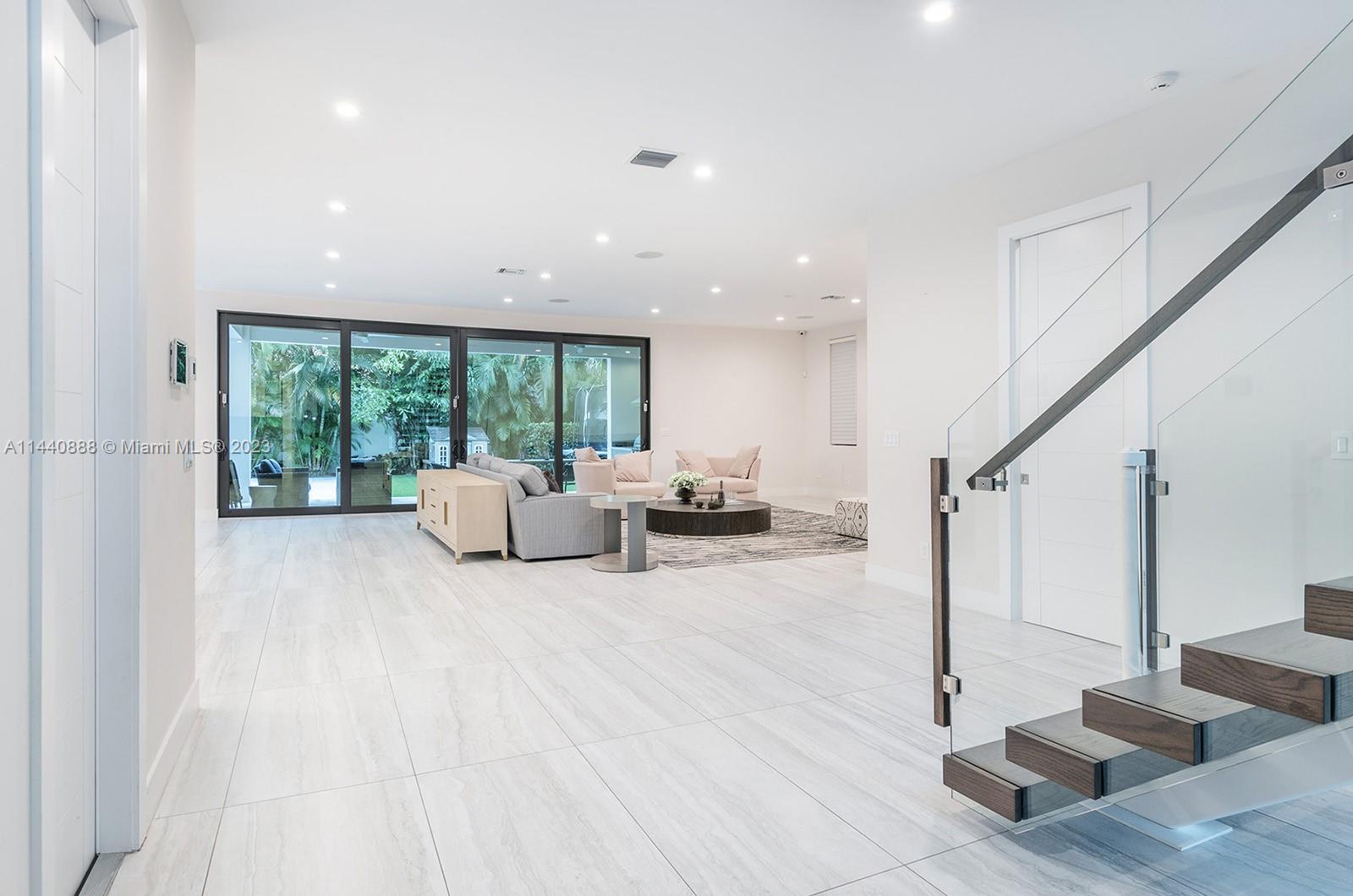 RIO VISTA C J HECTORS RES - Residential