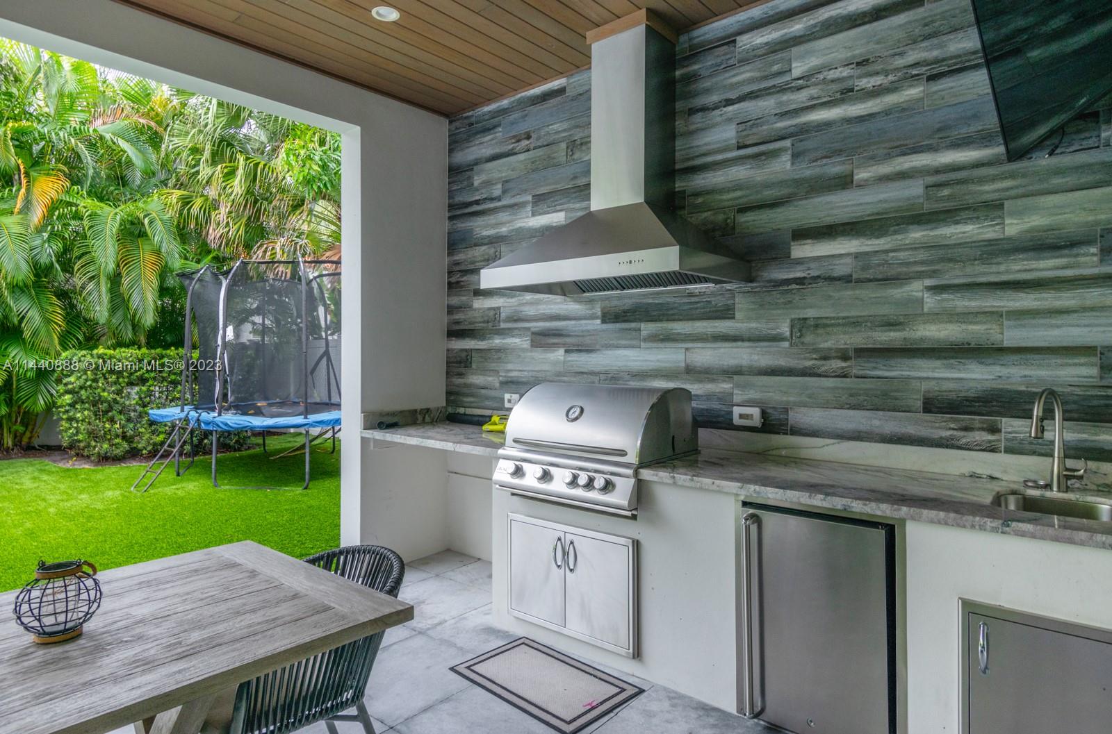 RIO VISTA C J HECTORS RES - Residential