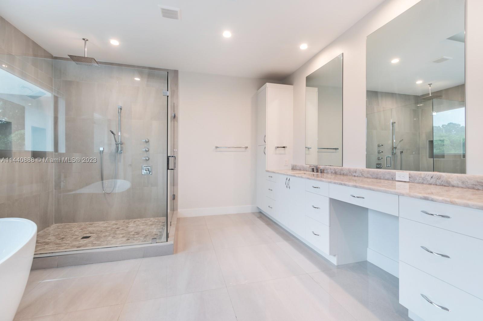 RIO VISTA C J HECTORS RES - Residential