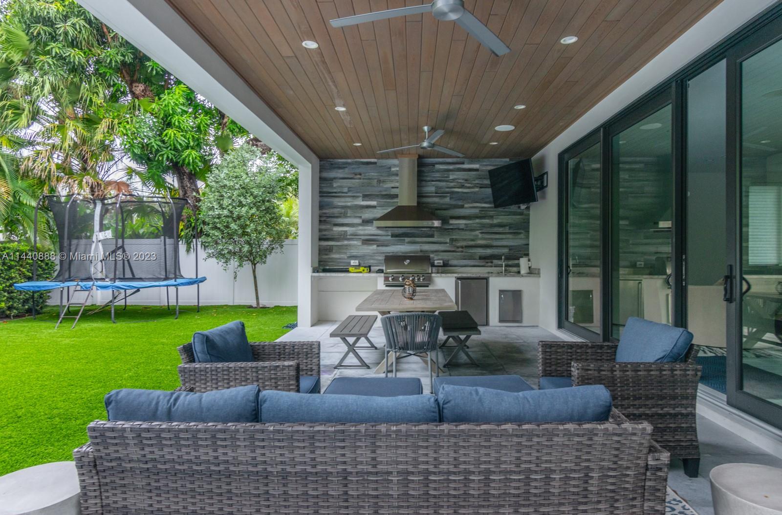 RIO VISTA C J HECTORS RES - Residential