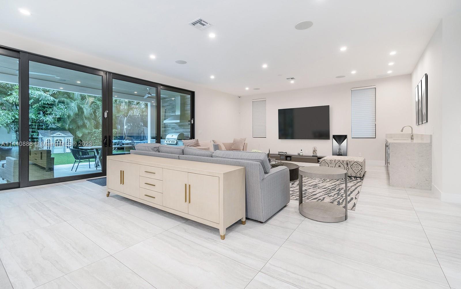 RIO VISTA C J HECTORS RES - Residential