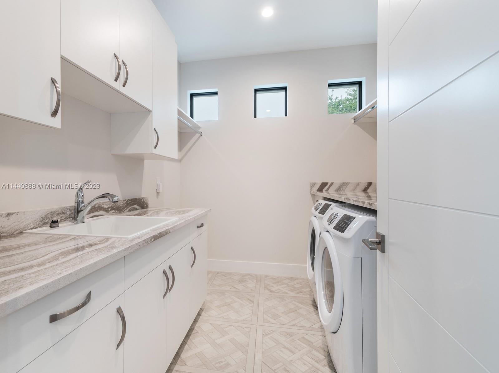 RIO VISTA C J HECTORS RES - Residential